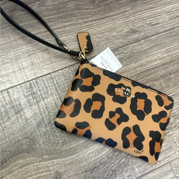 Coach wristlet / wallet in Cheetah print NWT from pet and smoke free home - Picture 2 of 15